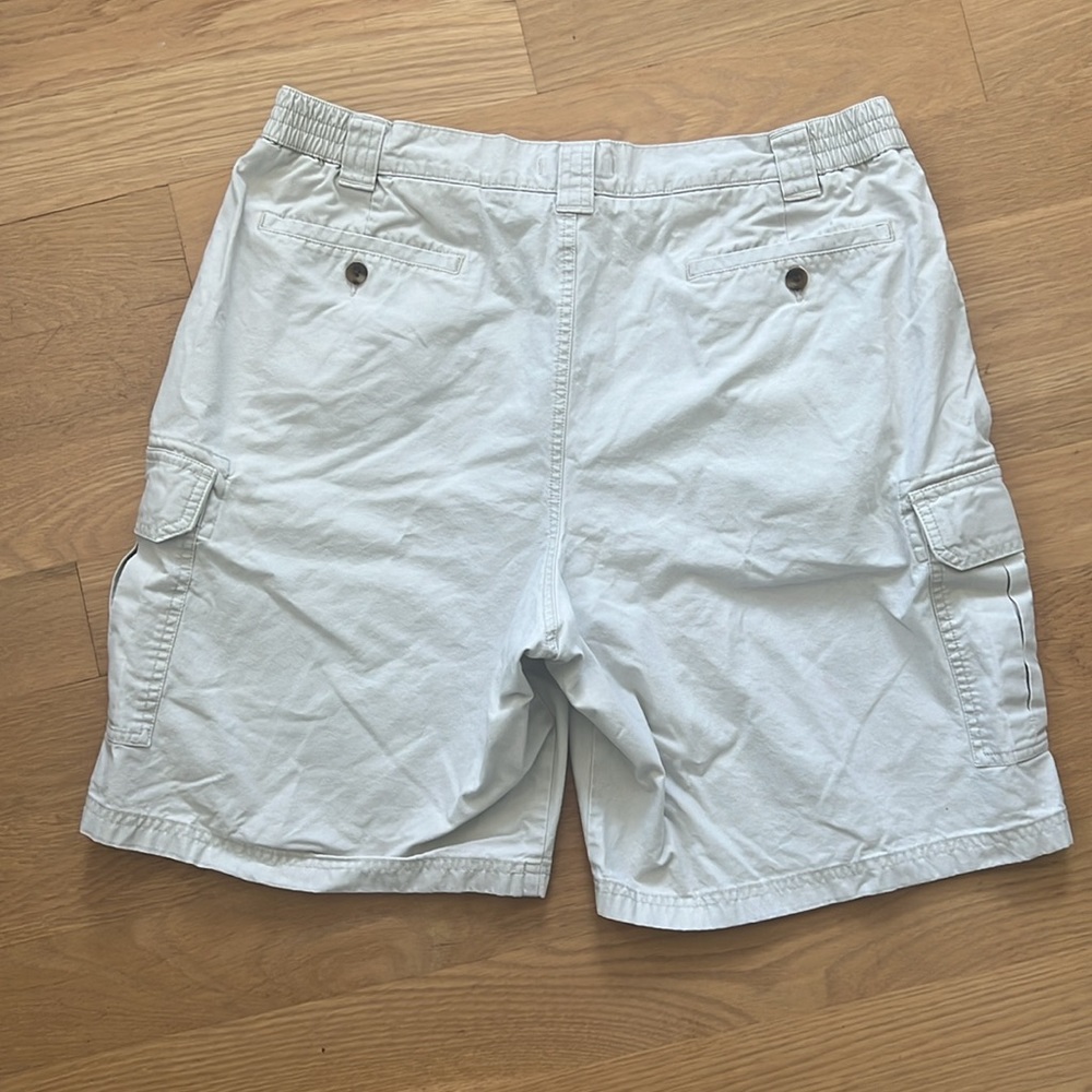LL Bean Men’s Shorts - Picture 2 of 3